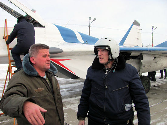Russian MiG pilot Andrey Pechionkin and guest pilot during preflight