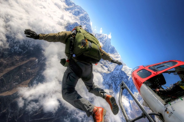 Skydive
Everest in 2016 with Incredible Adventures & Explore Himalaya