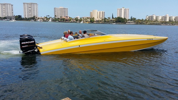 Speed boat racing in Florida